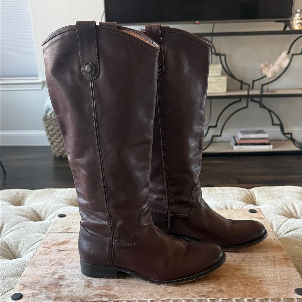 Frye Women’s 8 Elegant Brown Leather Riding Boots see pics flaw‎ top left boot